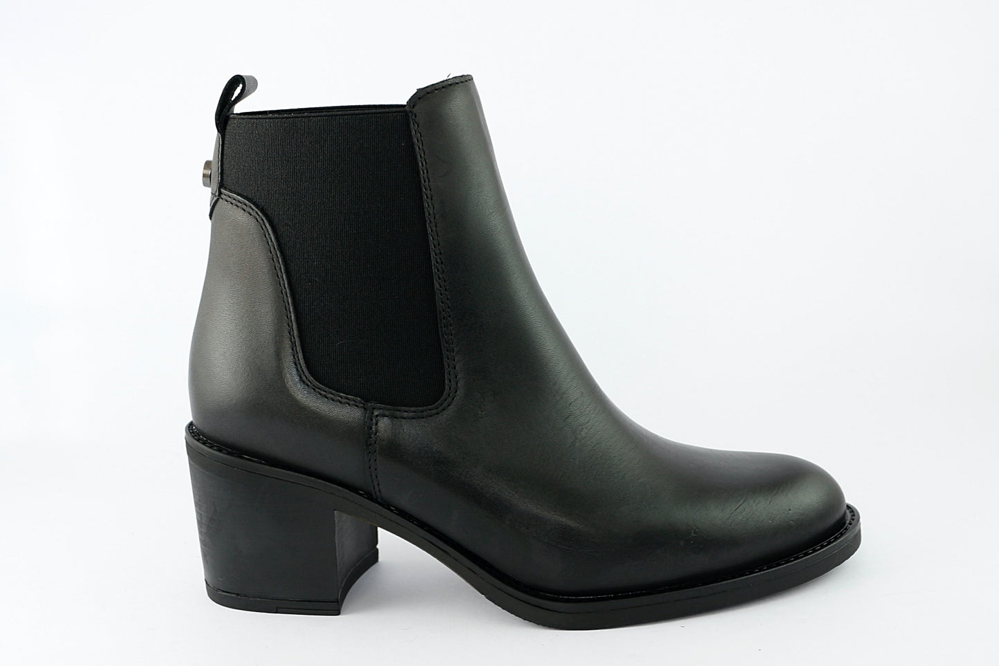 'Anne' in Black