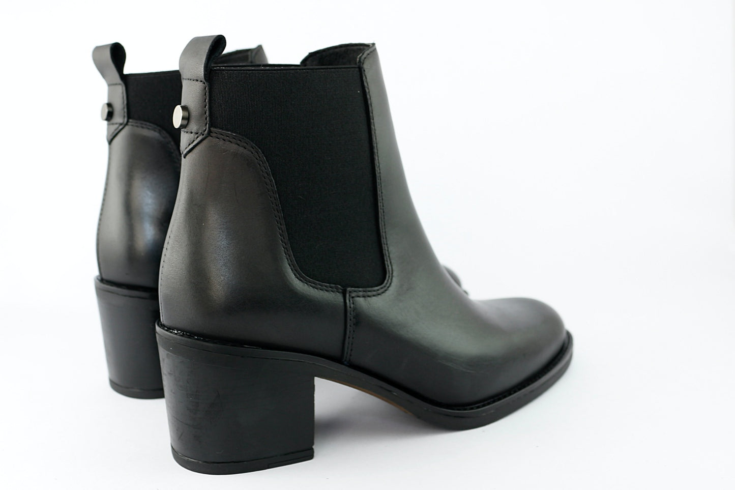 'Anne' in Black