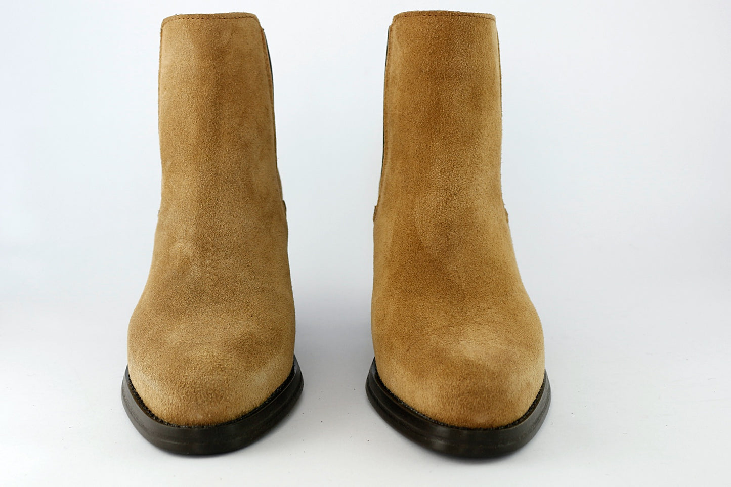 'Leyna' in Camel