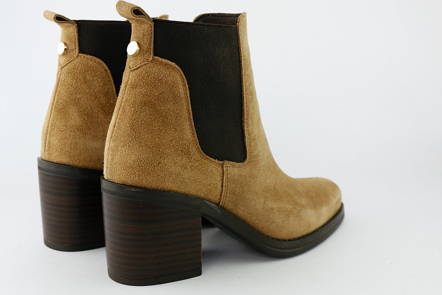 'Leyna' in Camel