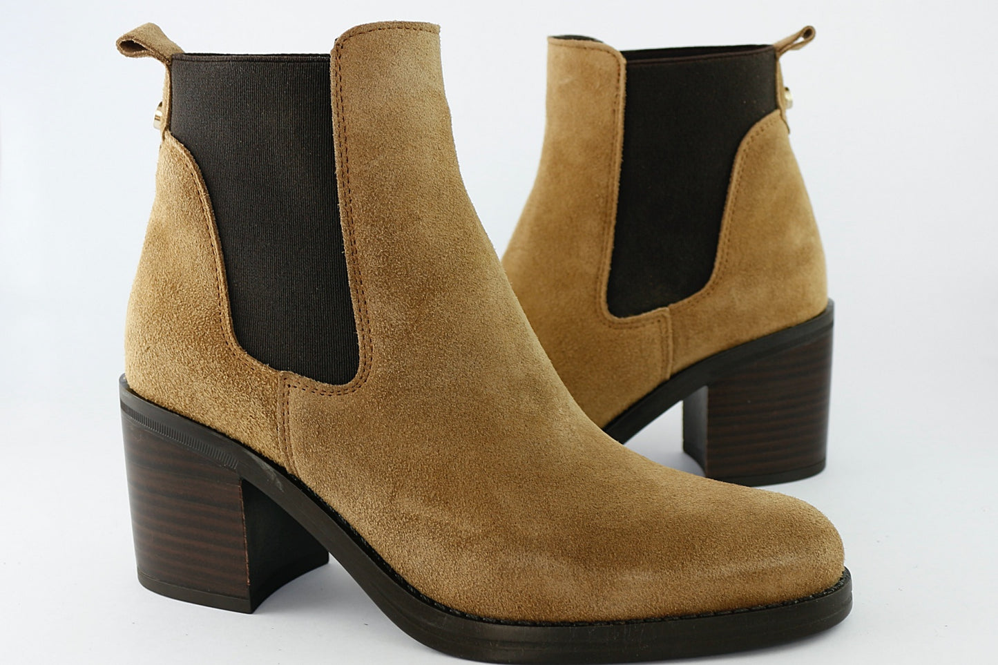 'Leyna' in Camel