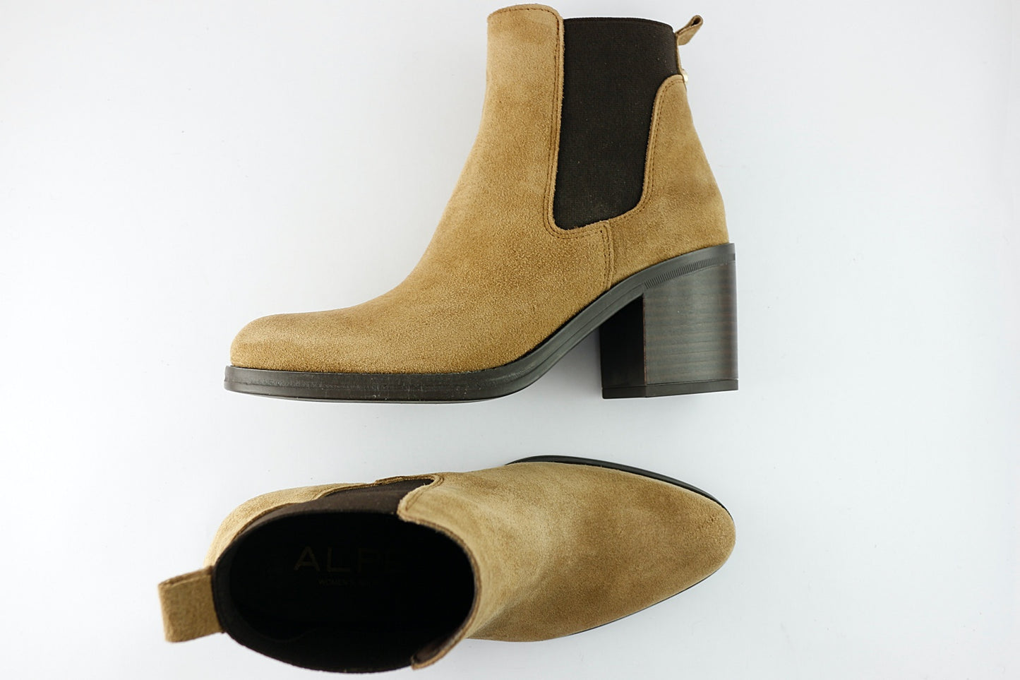 'Leyna' in Camel