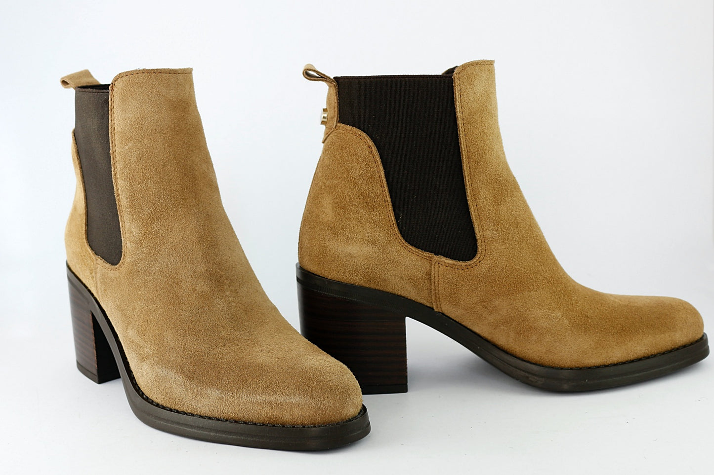 'Leyna' in Camel