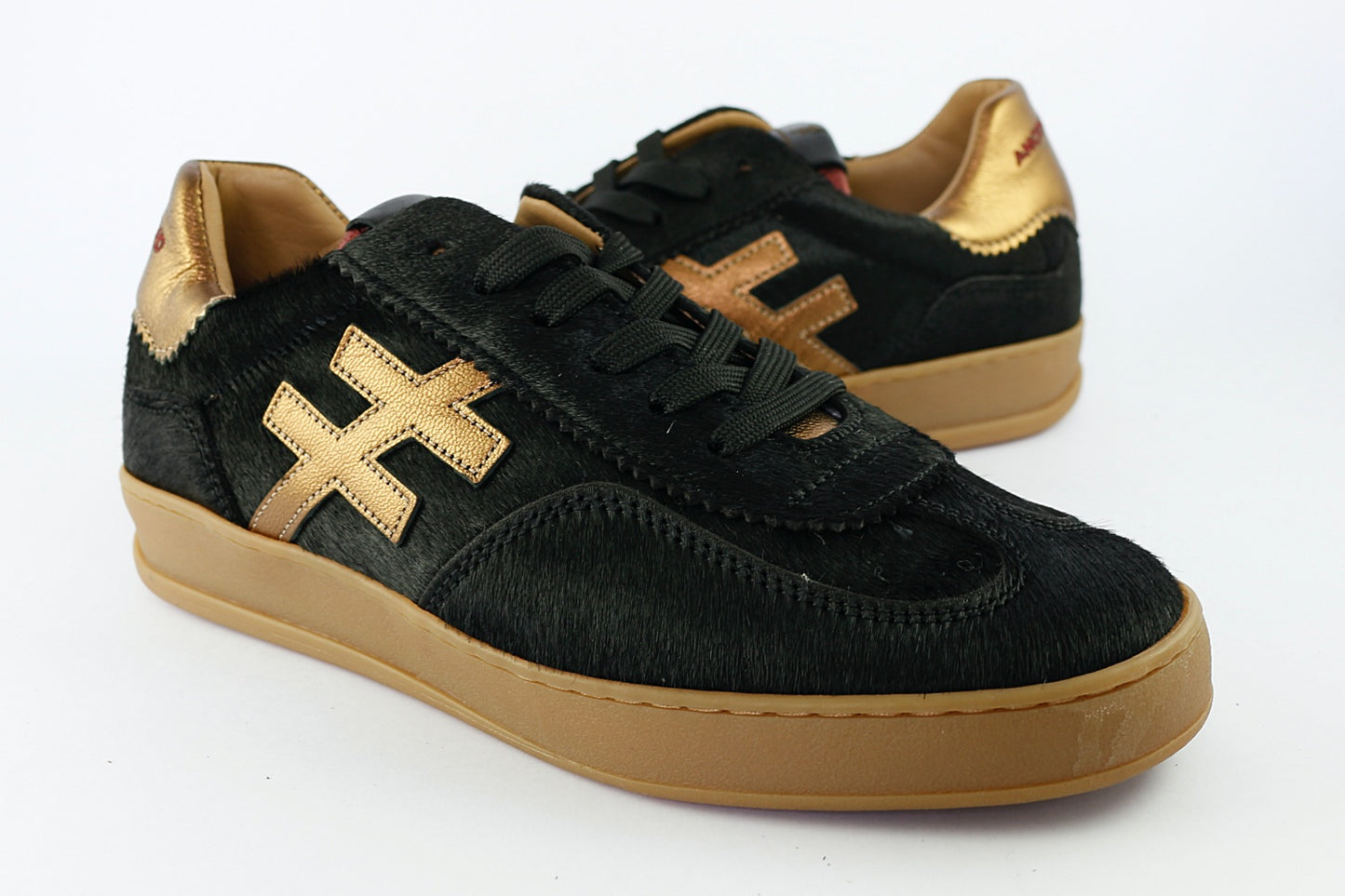 'Iconic II' in Black