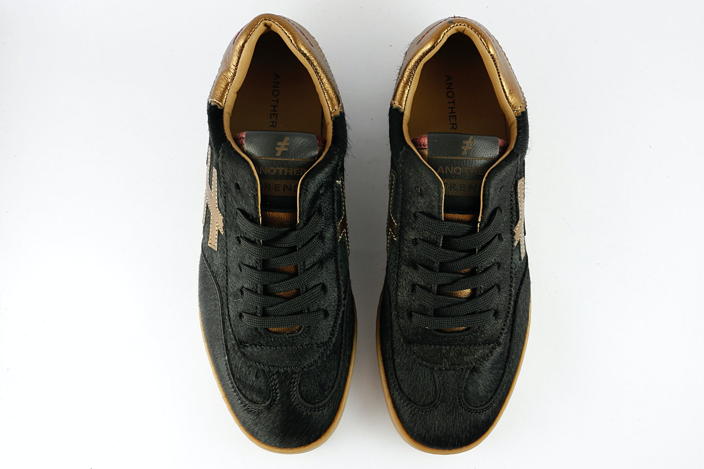 'Iconic II' in Black