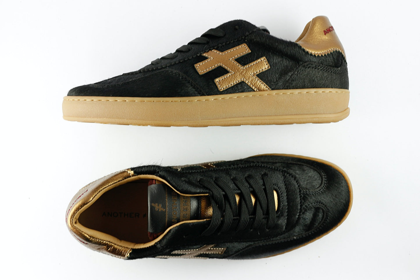 'Iconic II' in Black