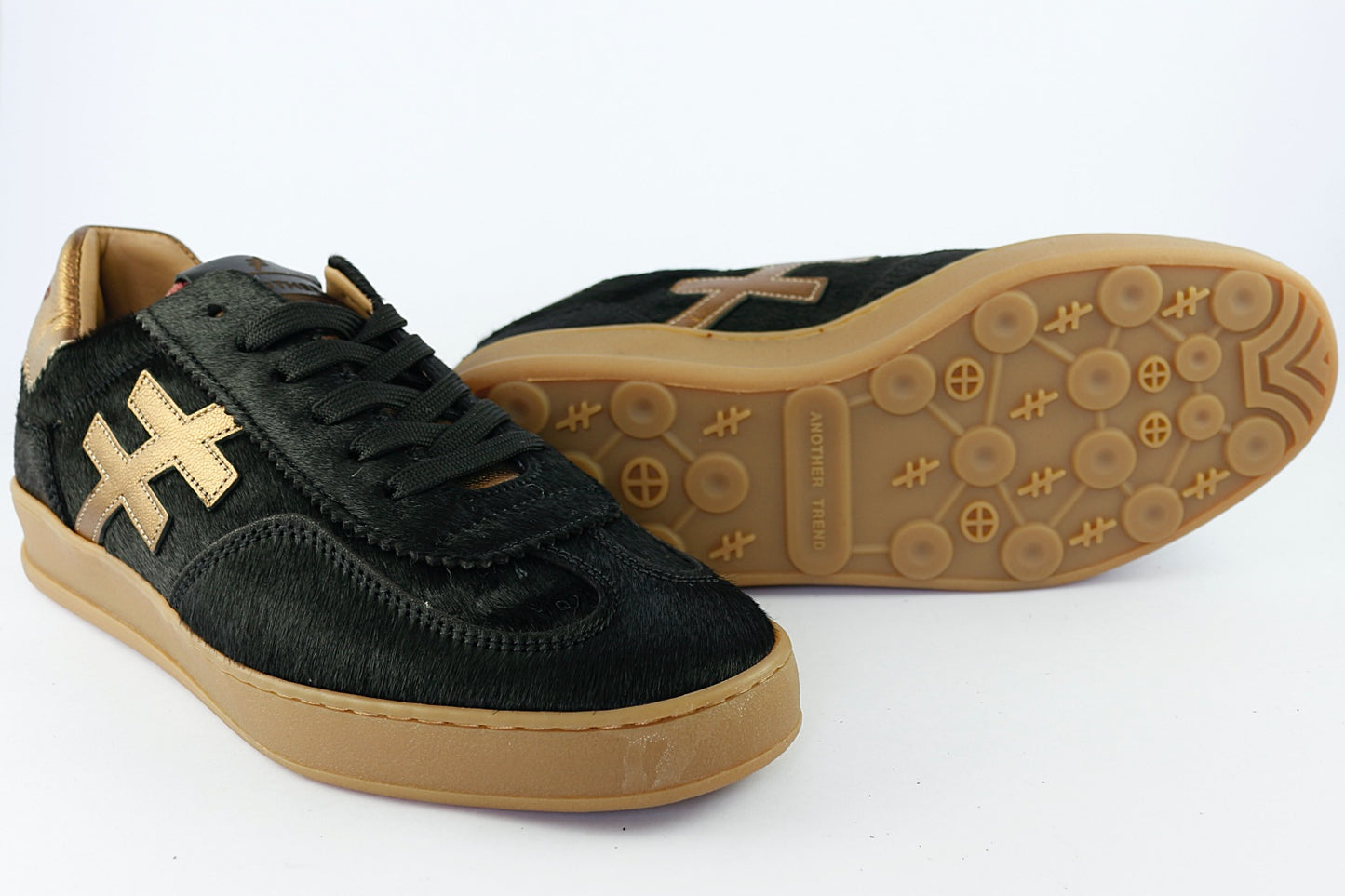 'Iconic II' in Black