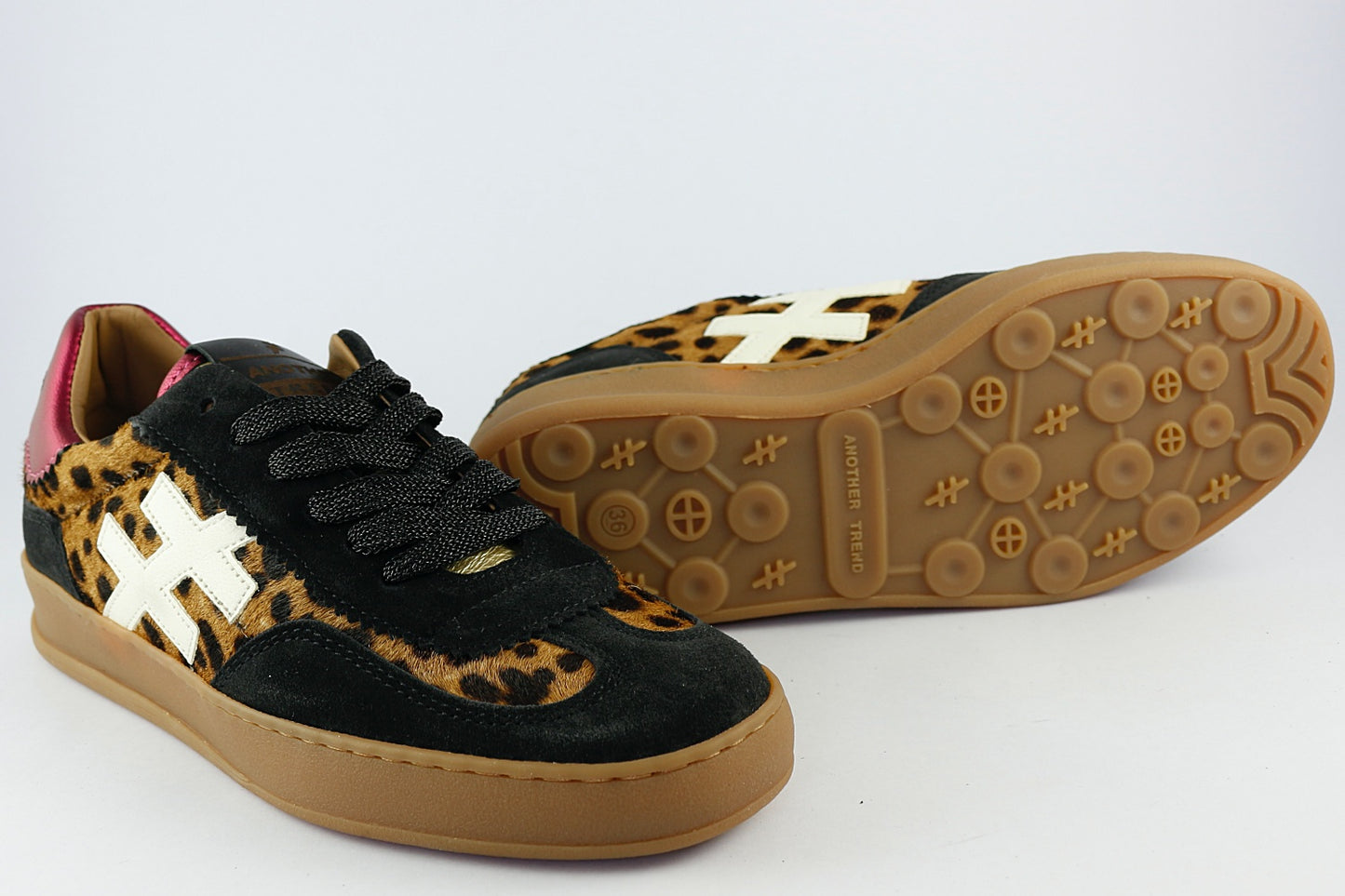 'Iconic II' in Leopard