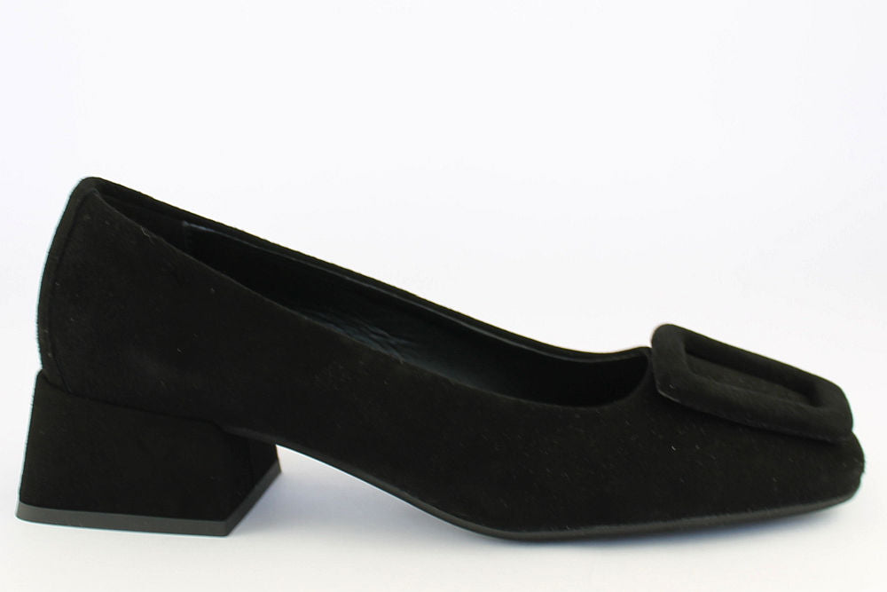 'Hollie' in Black