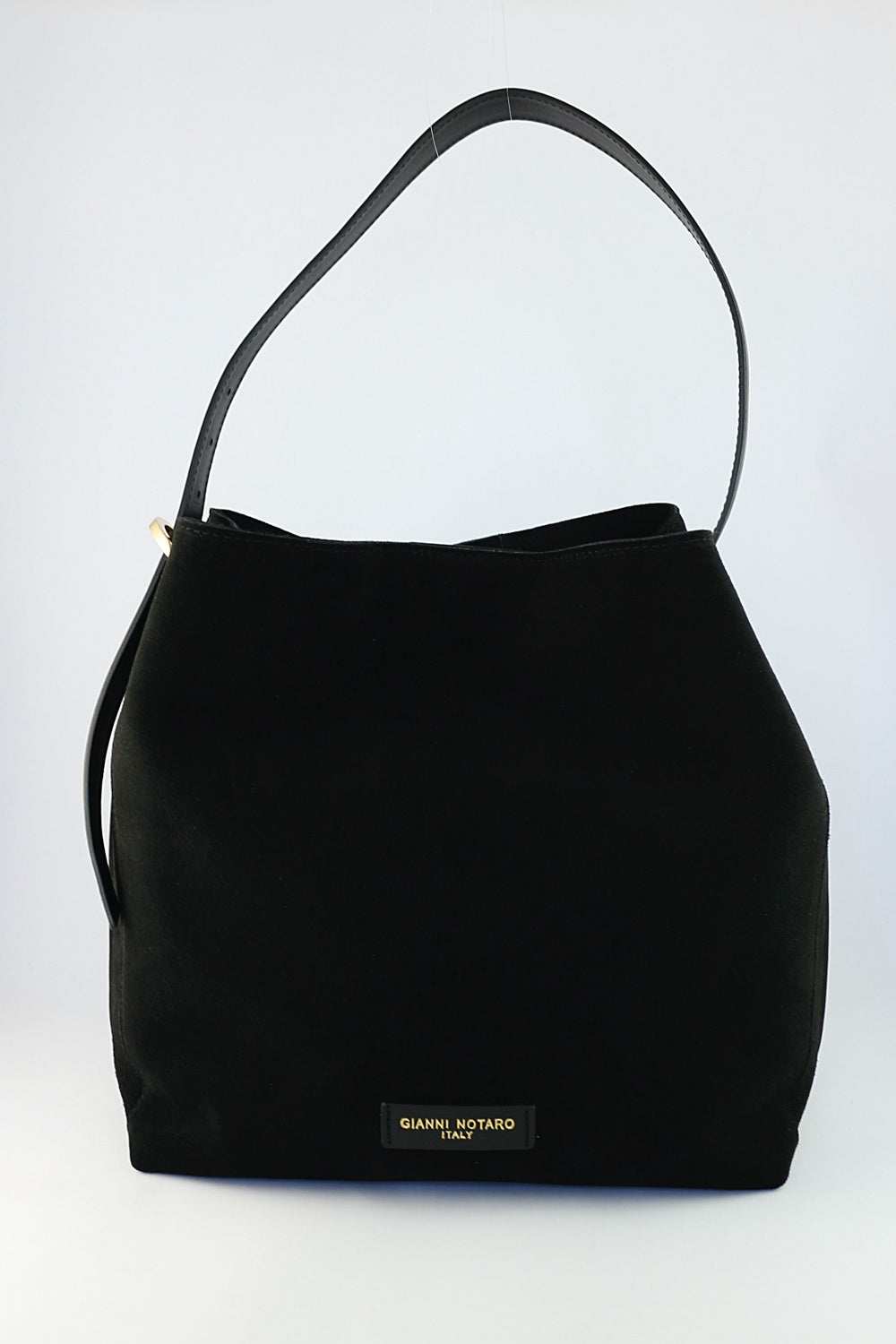 'Elara' n Black
