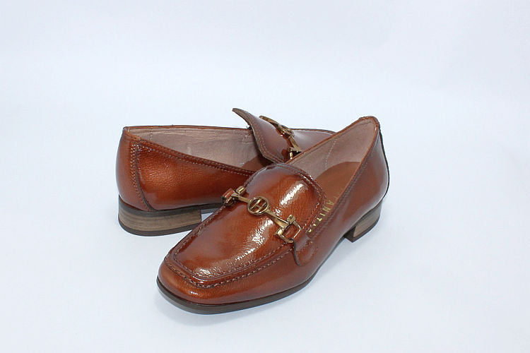 'Julieta' Tan Patent Loafer