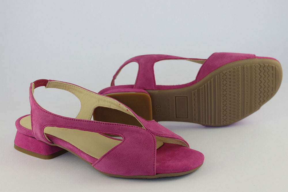 'Cristina' in Pink