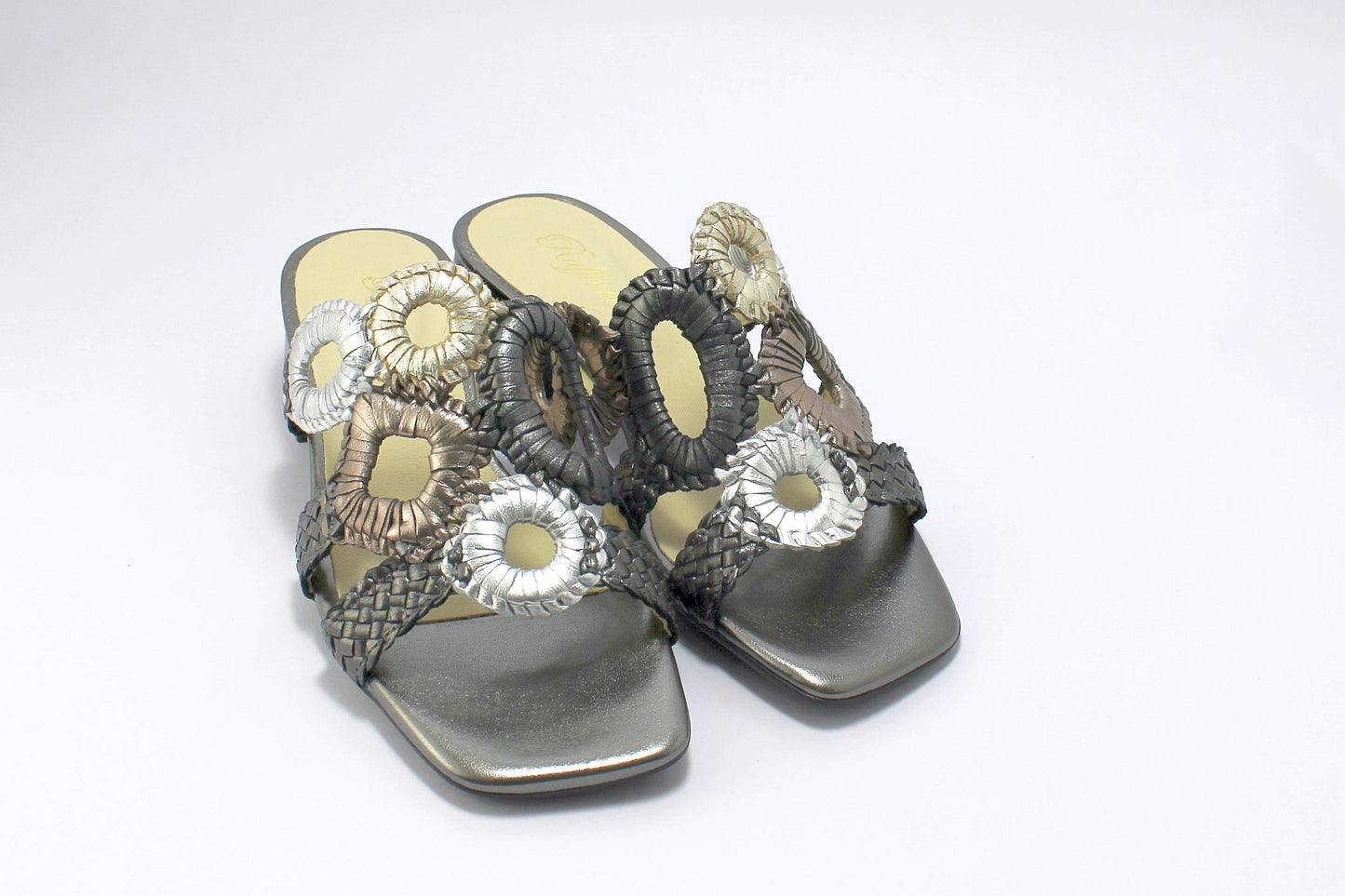 'Justina' in Anthracite