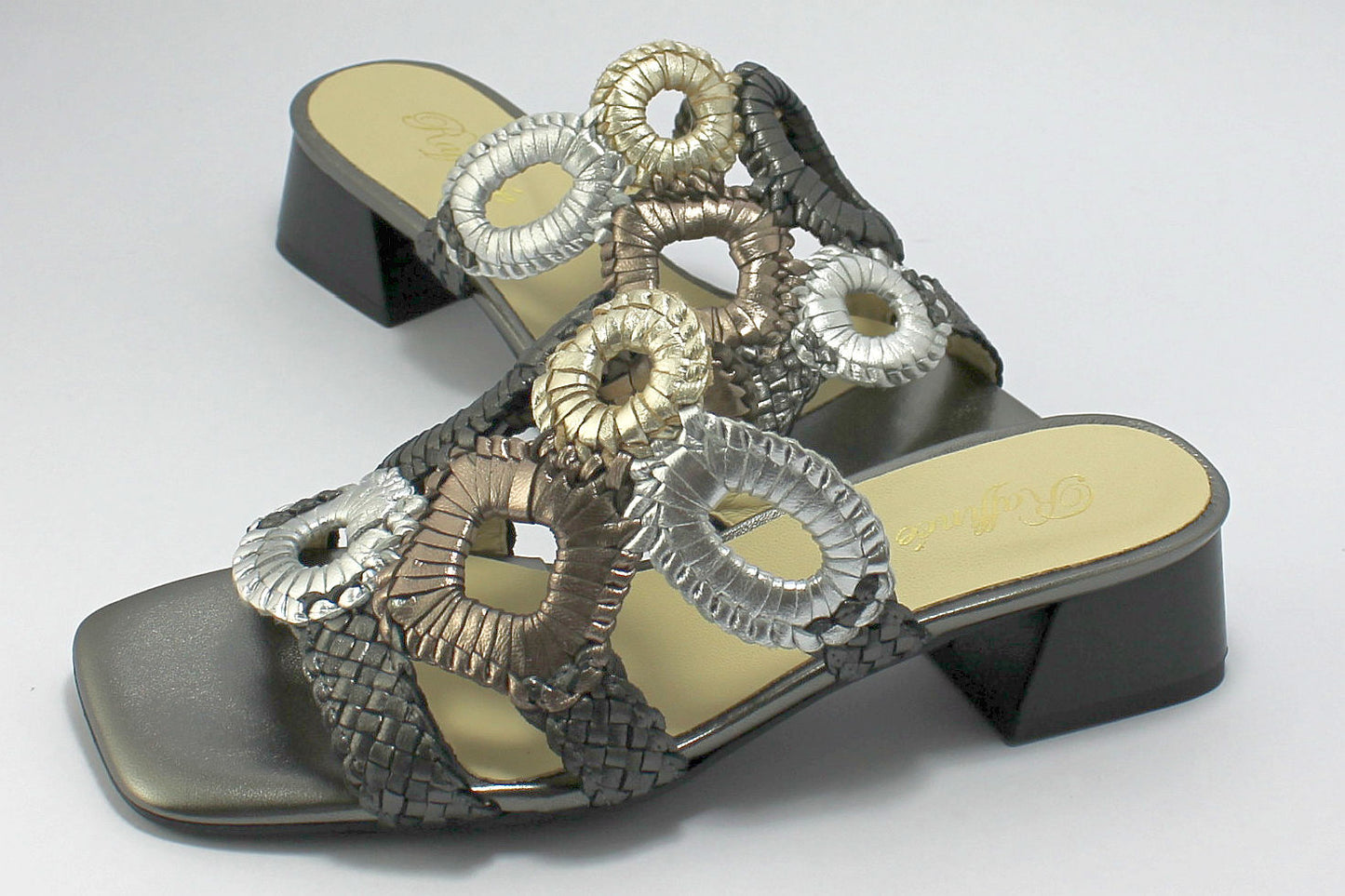'Justina' in Anthracite