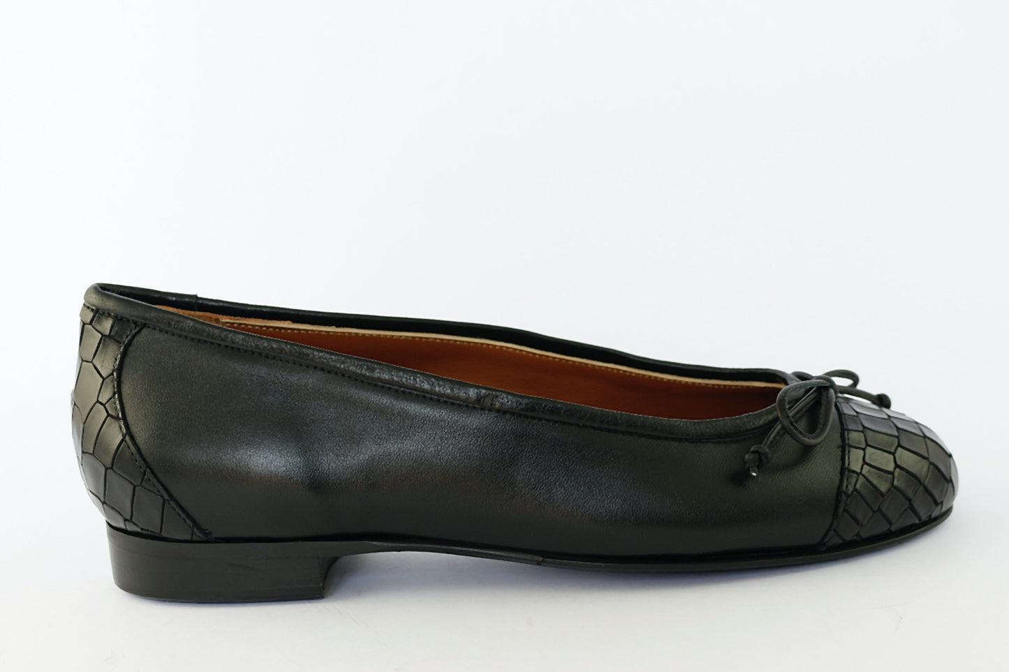 'Orvieto' in Black