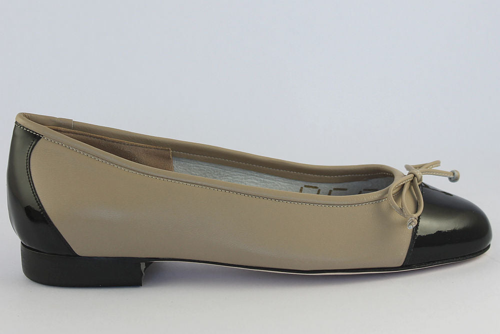 'Rimini' Camel & Black Ballet Pump