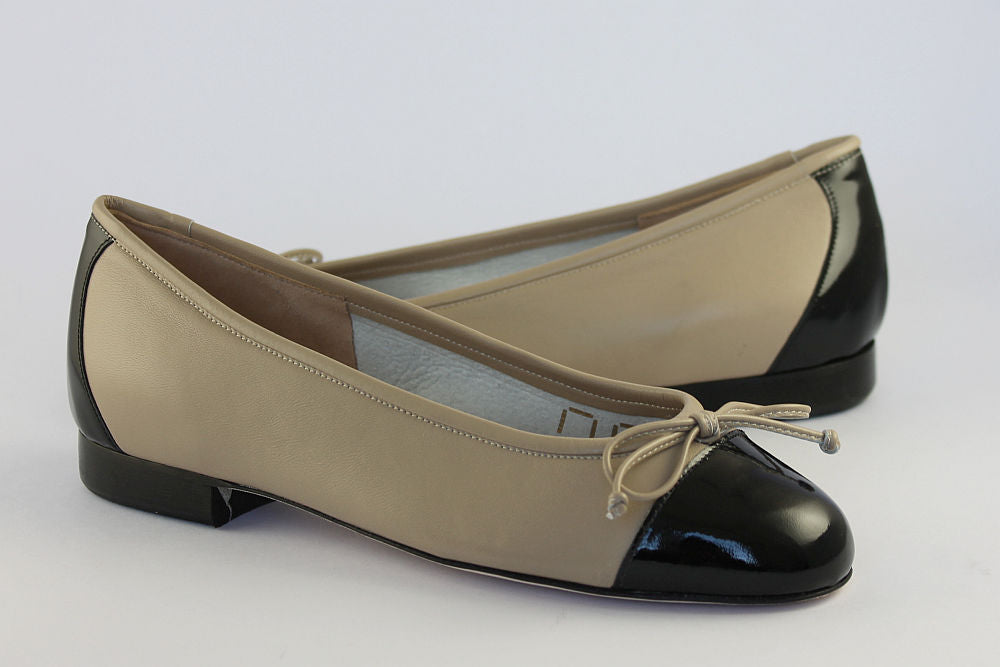 'Rimini' Camel & Black Ballet Pump