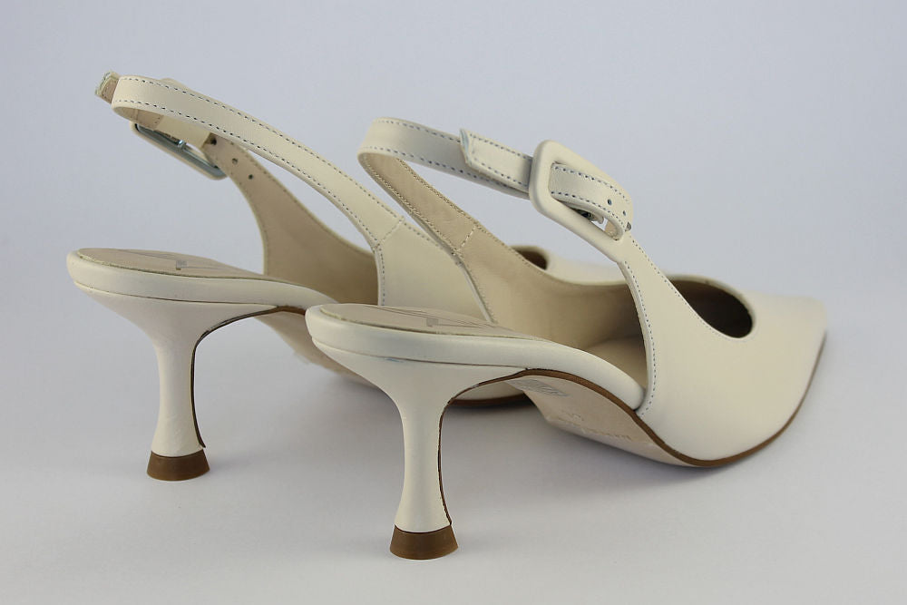 'Klara' in Ivory
