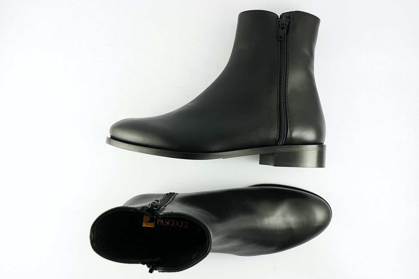 'Tuscany' in Black Leather