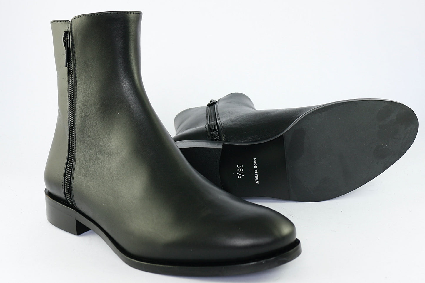 'Tuscany' in Black Leather