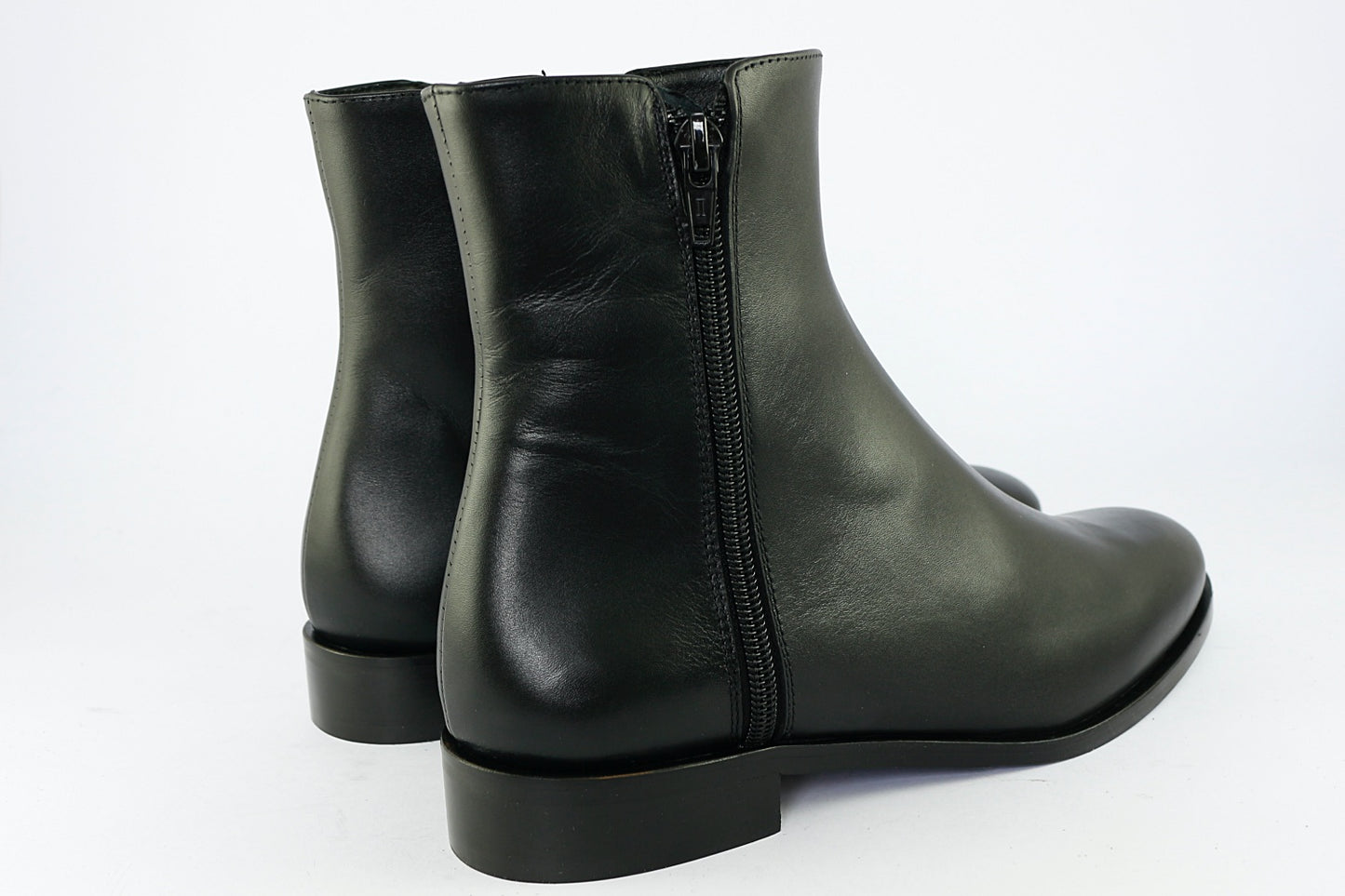 'Tuscany' in Black Leather