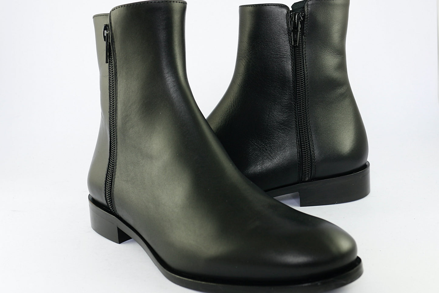 'Tuscany' in Black Leather