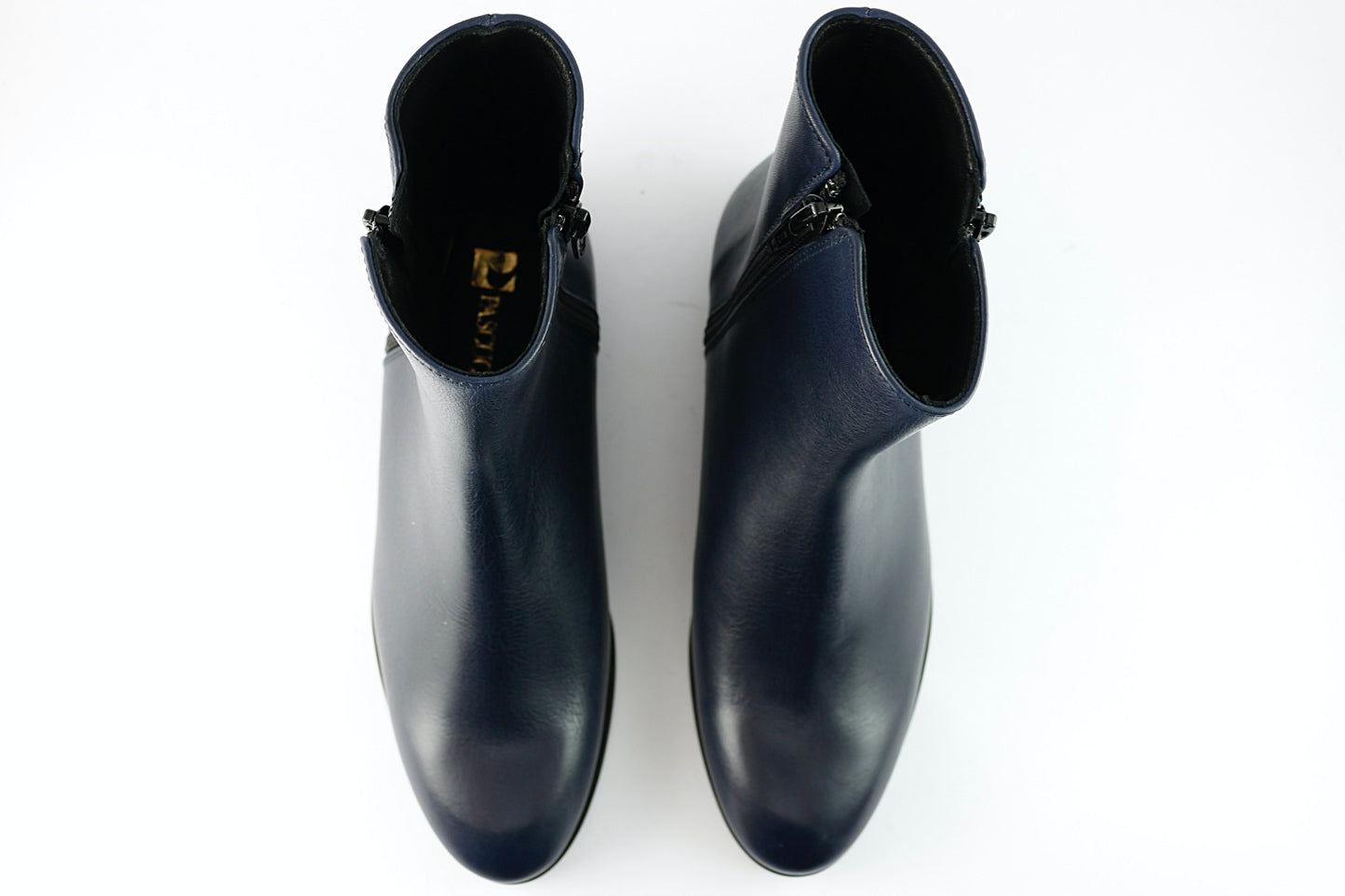 'Tuscany' in Navy Leather