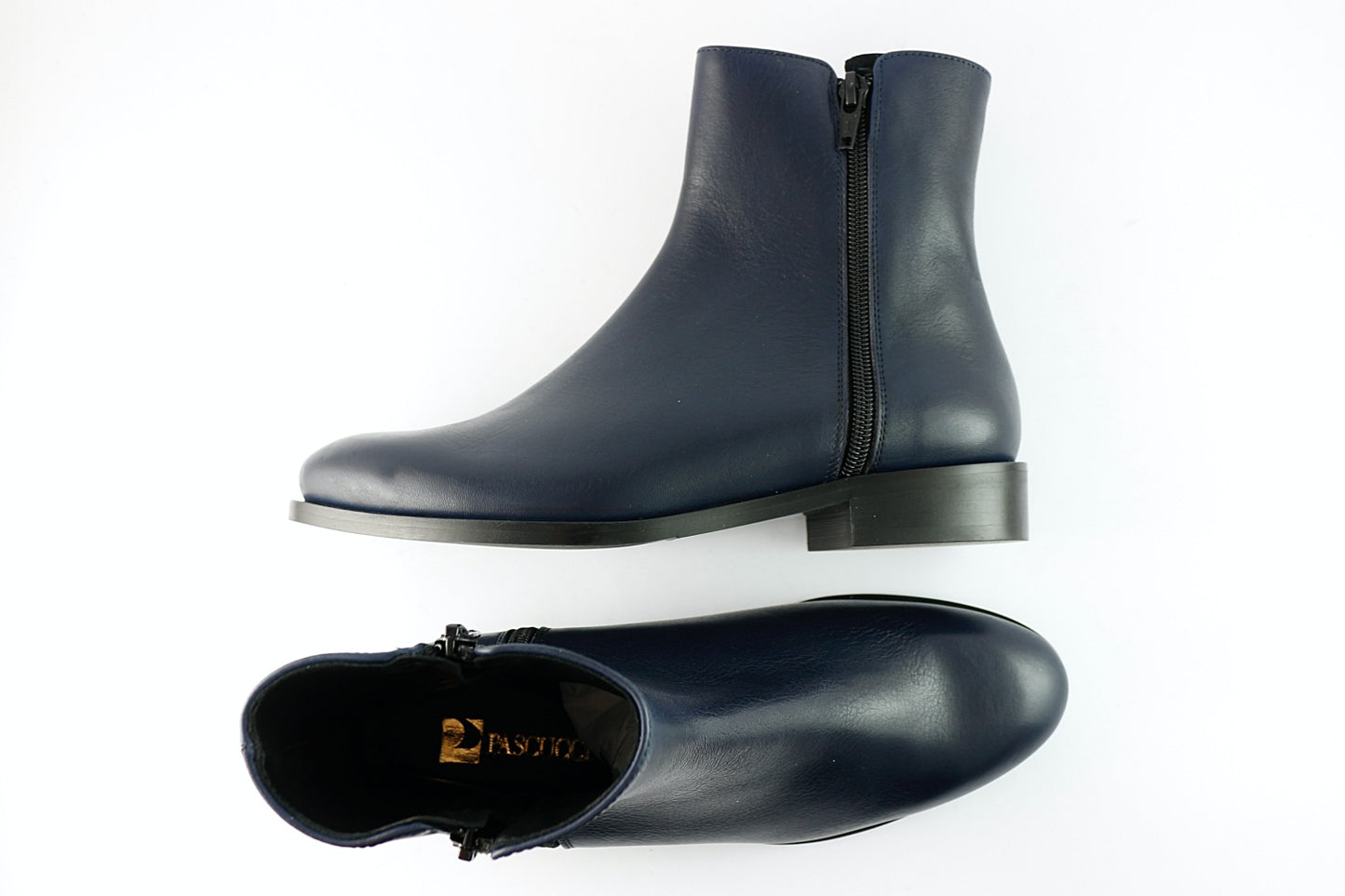 'Tuscany' in Navy Leather