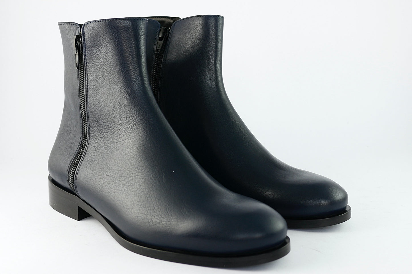 'Tuscany' in Navy Leather