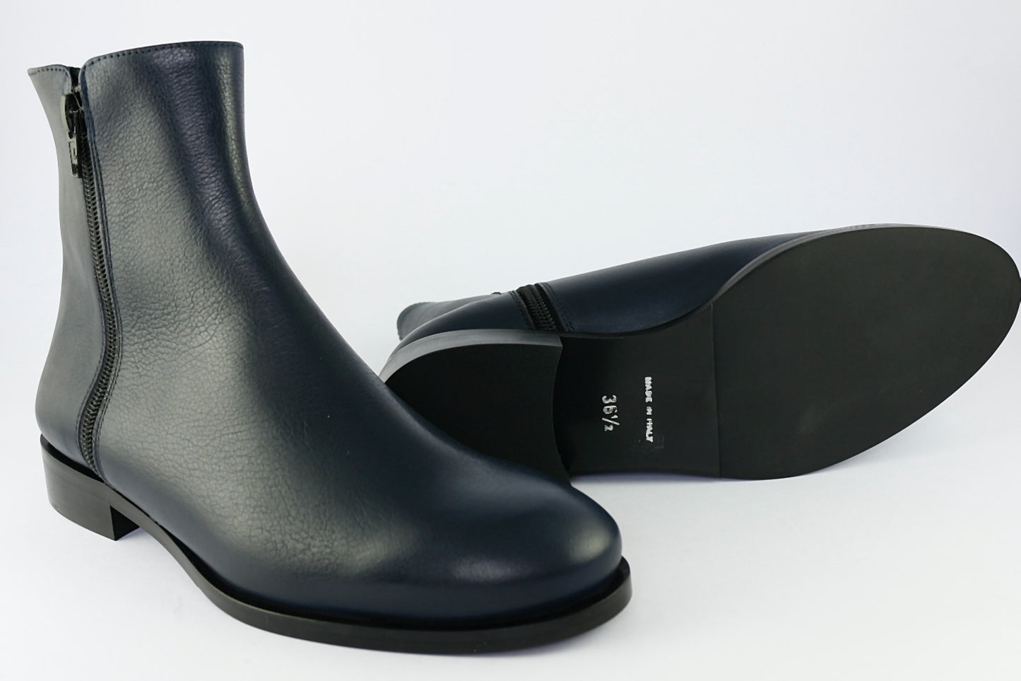'Tuscany' in Navy Leather
