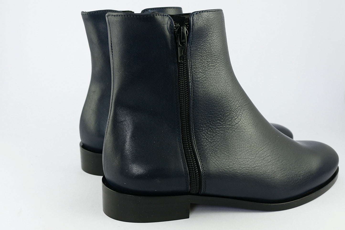 'Tuscany' in Navy Leather