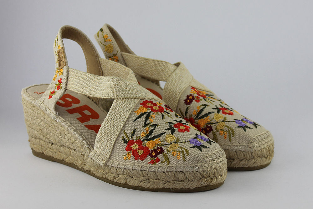 Montjoi in Flowers
