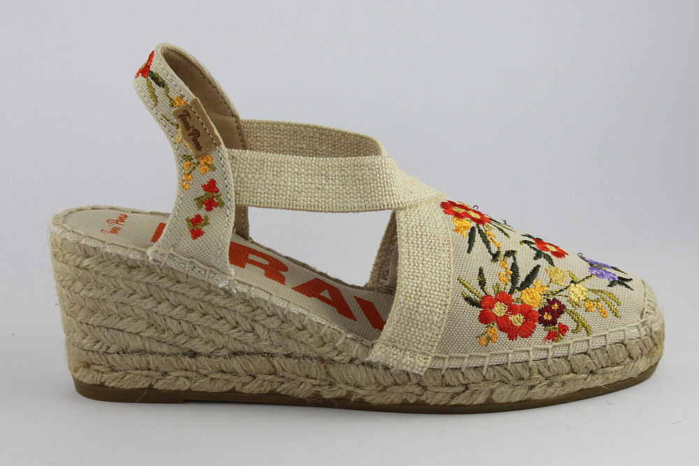 Montjoi in Flowers