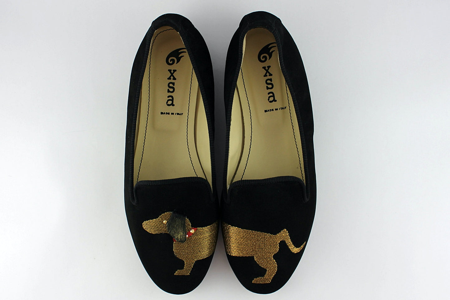 'Daphne' in Black