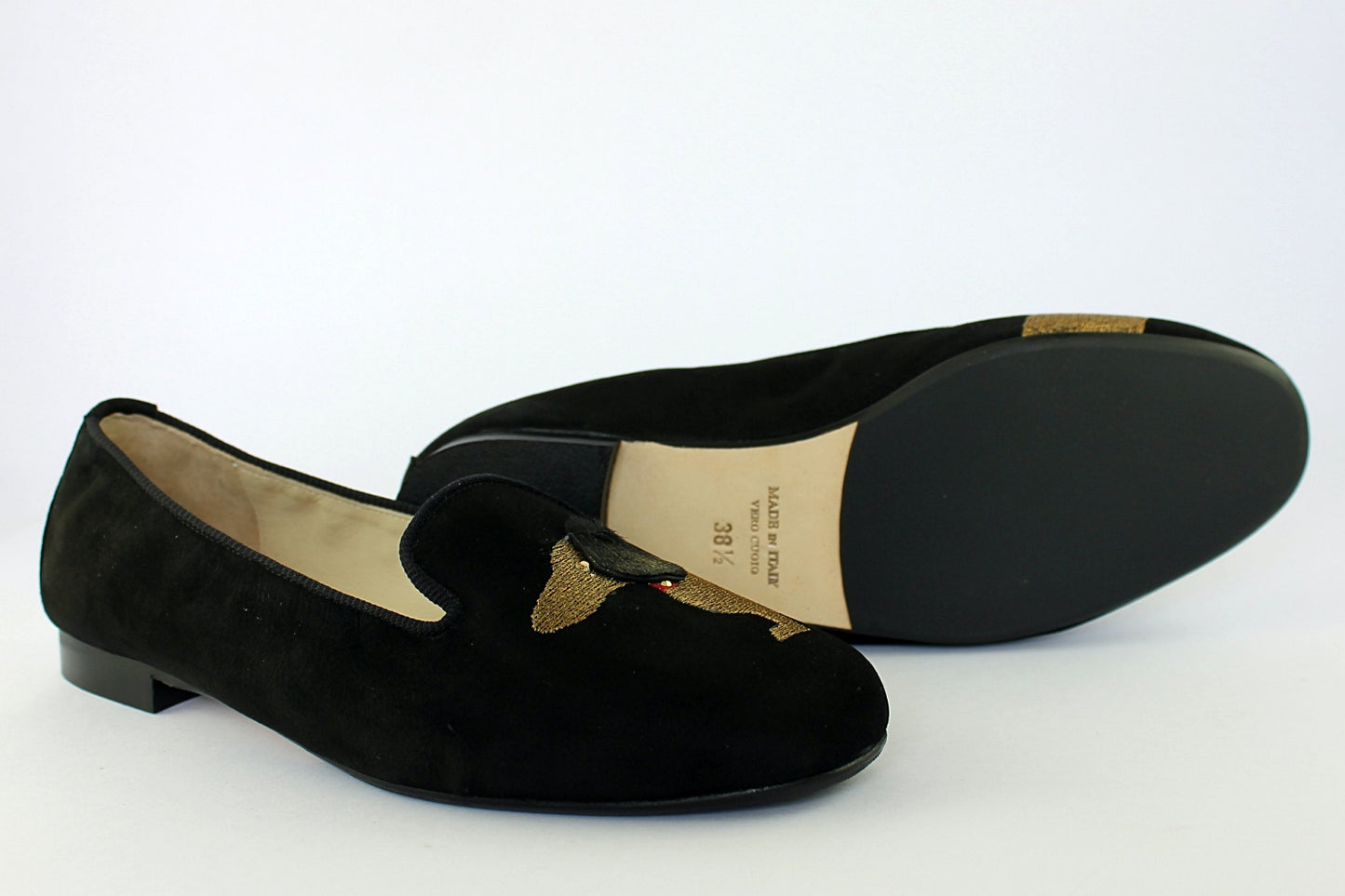 'Daphne' in Black