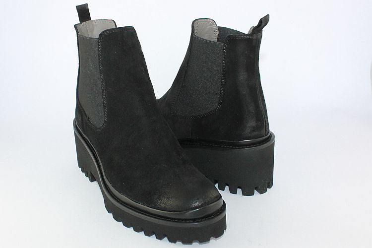 'London 2024' in Black