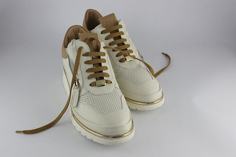 Cream Leather Trainers with Toffee Heel Trim and Zip