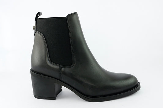 'Alpe Anne' in Black Leather