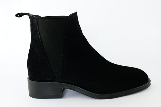 'Alpe Couture' in Black Suede