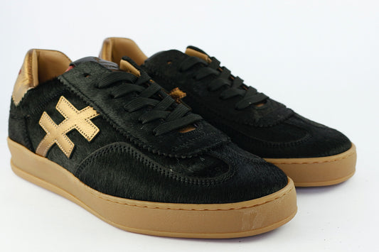 'Iconic II' in Black