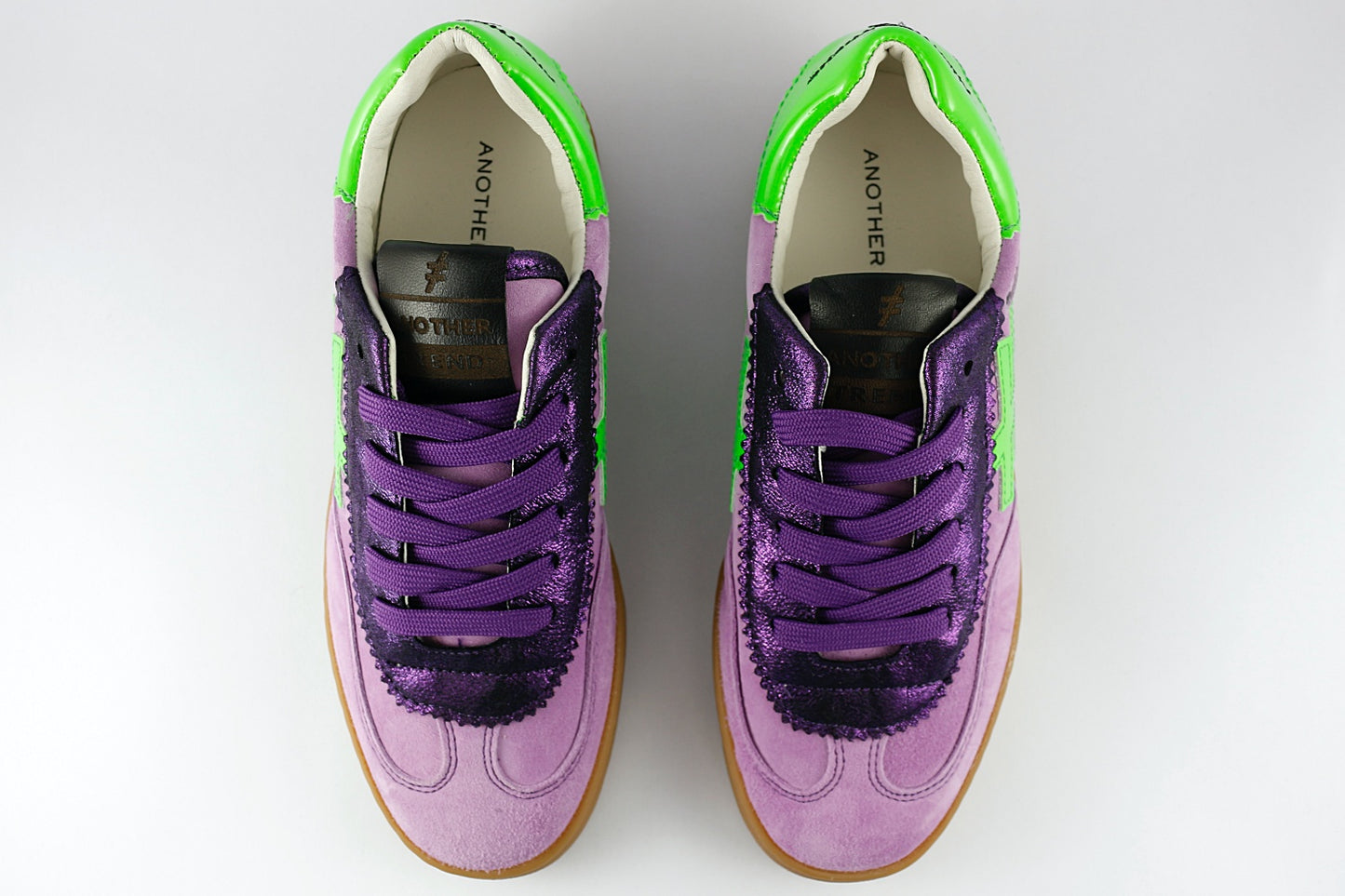 'Iconic II' in Violet