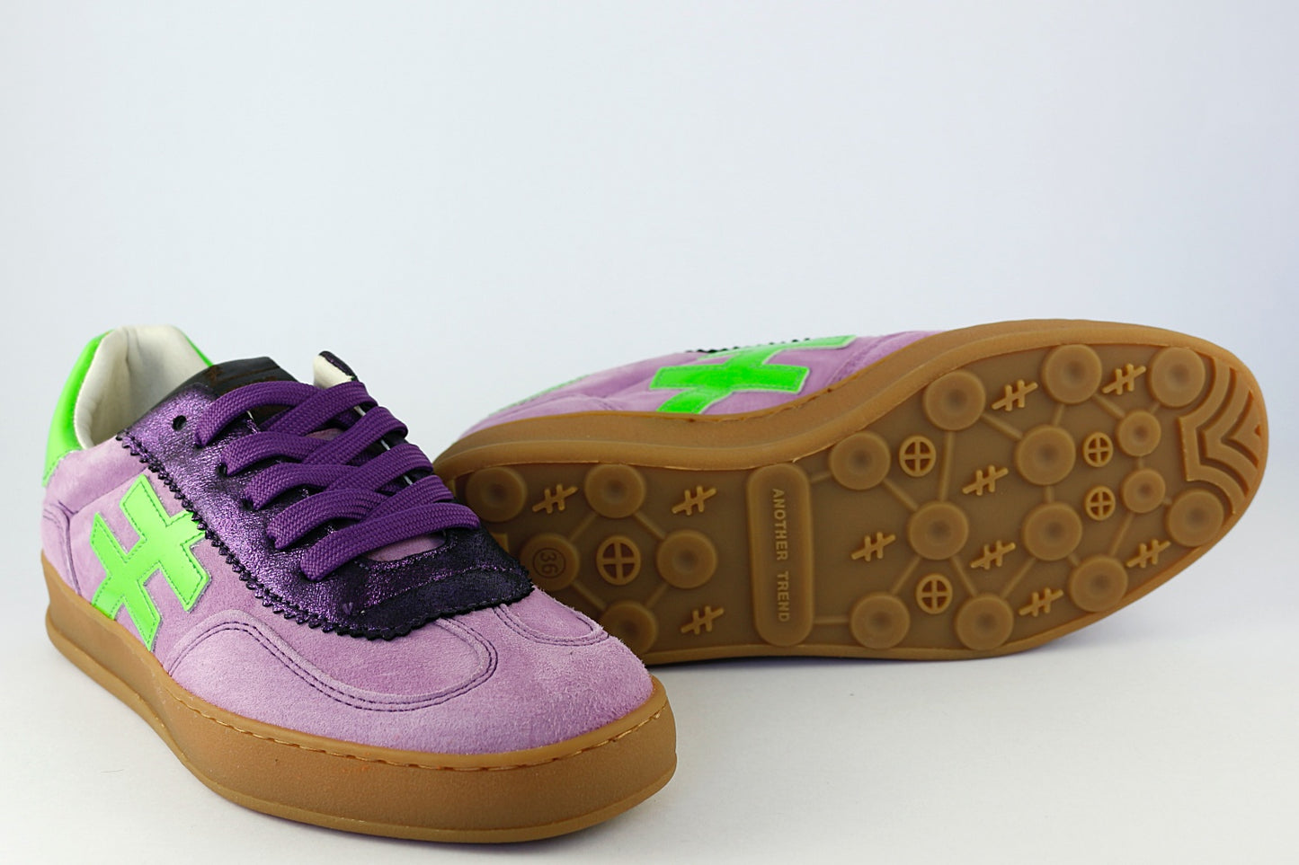 'Iconic II' in Violet