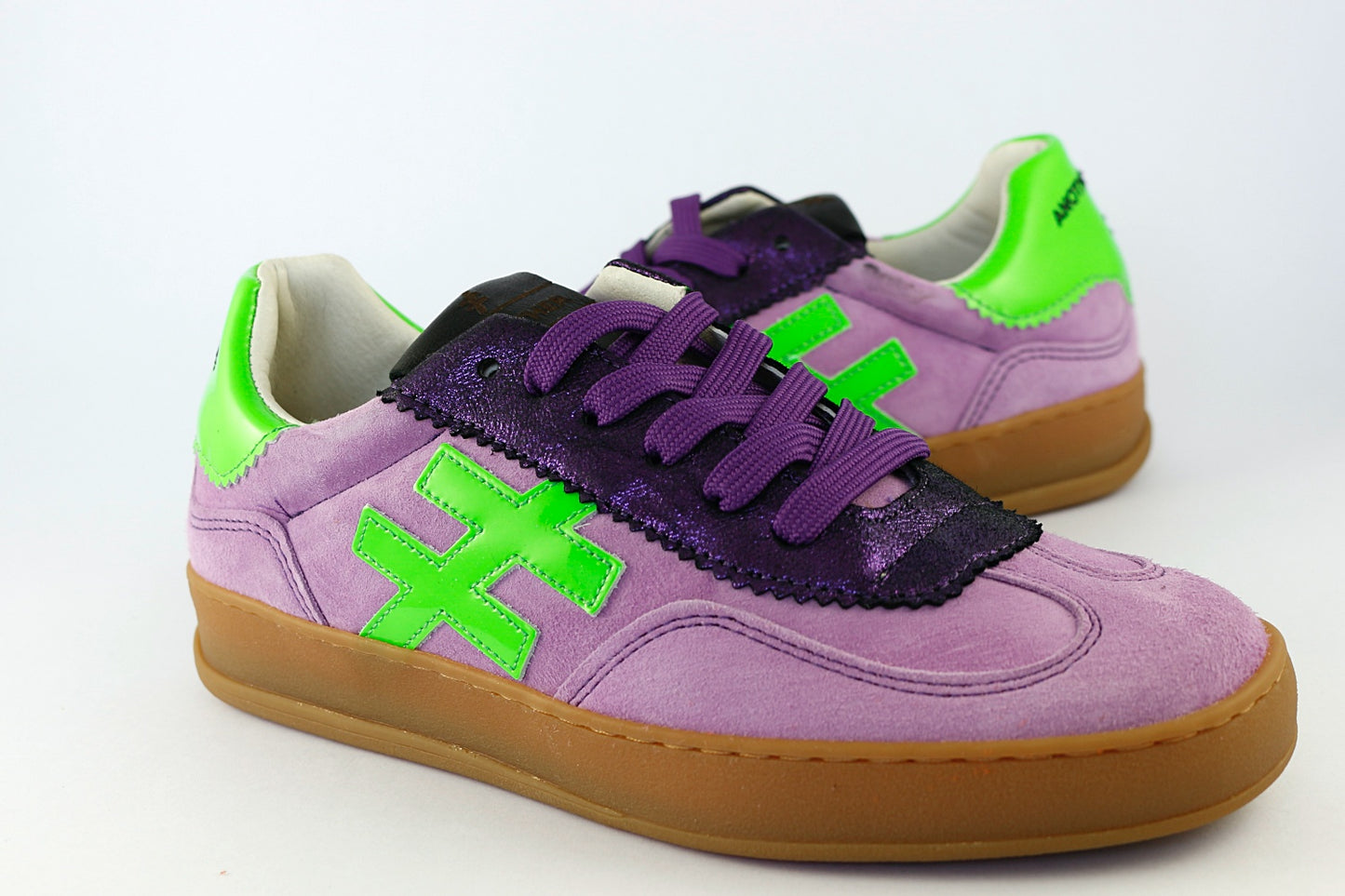 'Iconic II' in Violet