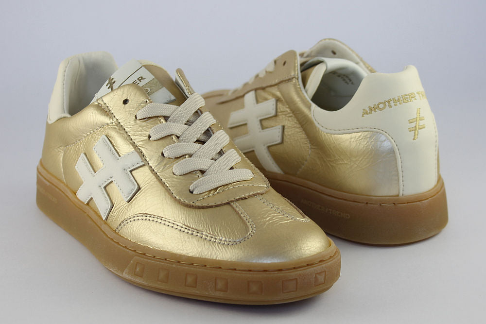 'Iconic II' in Champagne Gold Trainer