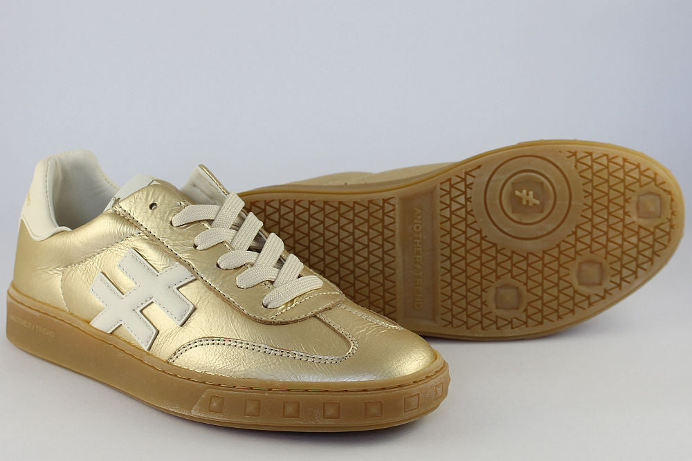 'Iconic II' in Champagne Gold Trainer
