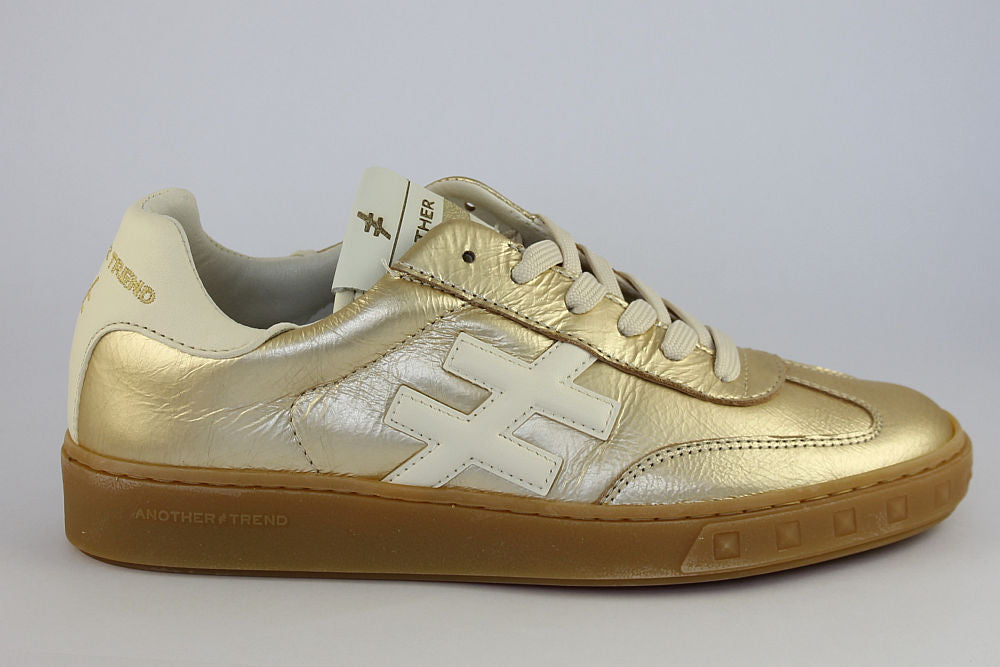 'Iconic II' in Champagne Gold Trainer