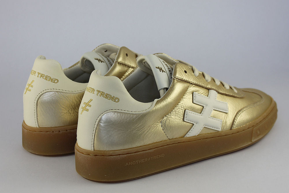 'Iconic II' in Champagne Gold Trainer