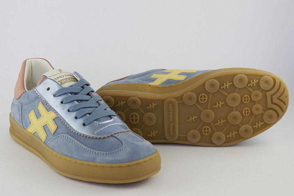 'Iconic II' in Jeans