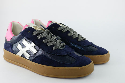 'Iconic II' in Navy