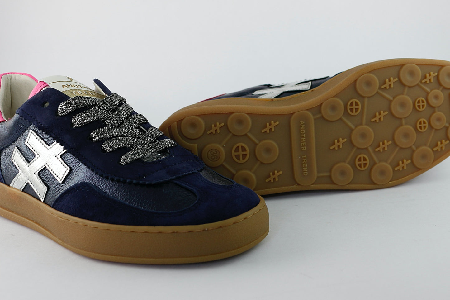 'Iconic II' in Navy